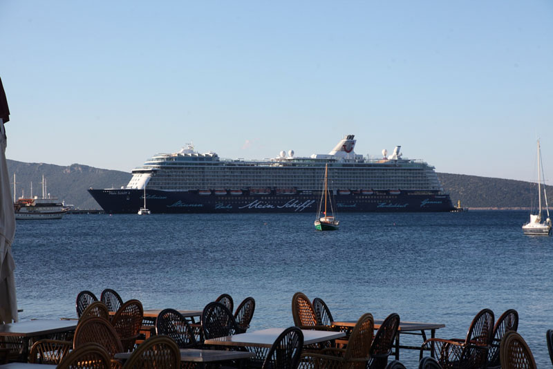 Sezonun ilk yolcu gemisi Bodrum Cruise Port’a demirledi