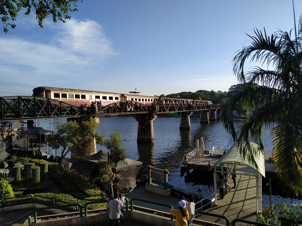 Kwai Nehri Köprüsü turistik tren
