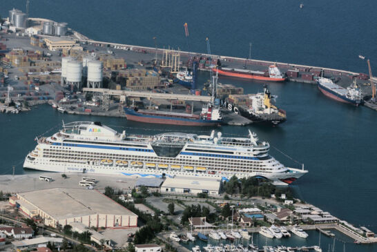 Port Akdeniz de Katarlıların oldu