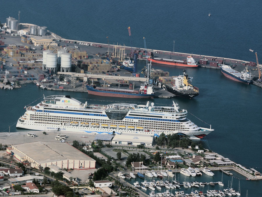 Port Akdeniz de Katarlıların oldu