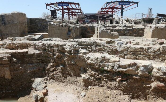 Haydarpaşa Garı kazılarında 2 bin 400 yıllık anıt bulundu